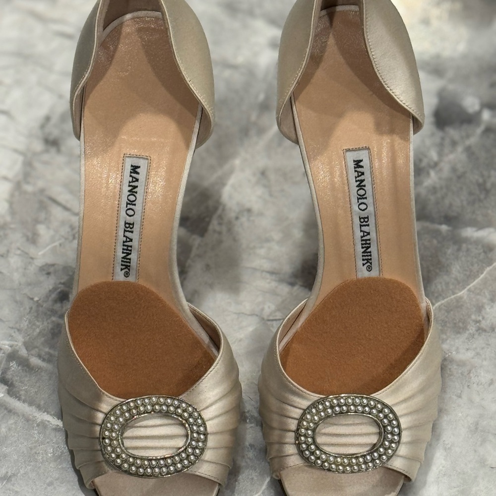 Manolo Blahnik Women's Cream Peep-Toe High Heels